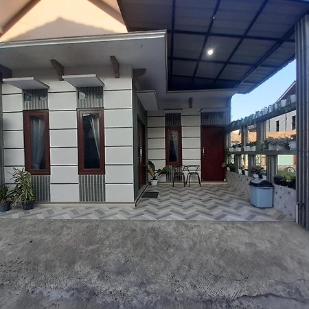 Widodaren Homestay โปรโบลิงโก ภายนอก รูปภาพ